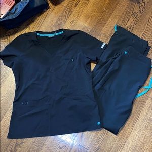 Med couture black scrubs size Medium/medium tall
